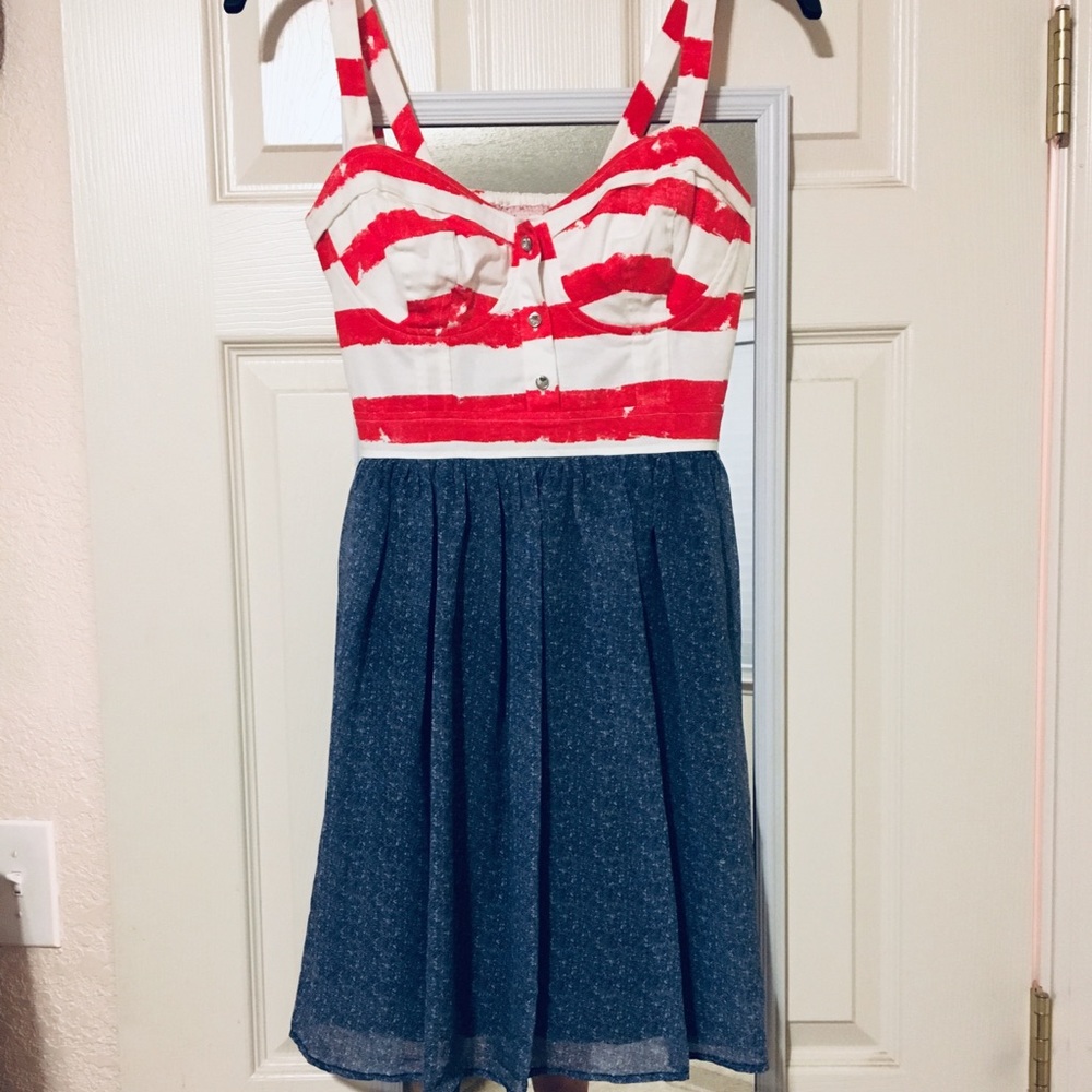 Adorable America flag dress w/adjustable straps.